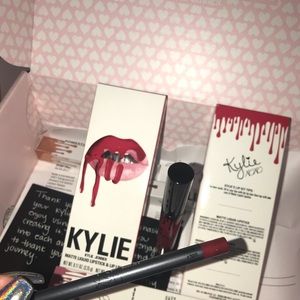 Kylie Cosmetics Makeup - Kylie Jenner “MARY JO K” Lip Kit Kylie Cosmetics Makeup - Kylie Jenner “MARY JO K” Lip Kit